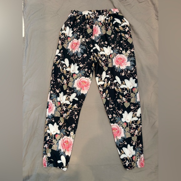 Blackmilk Koson Flowers Lounge Pants - Picture 2 of 5